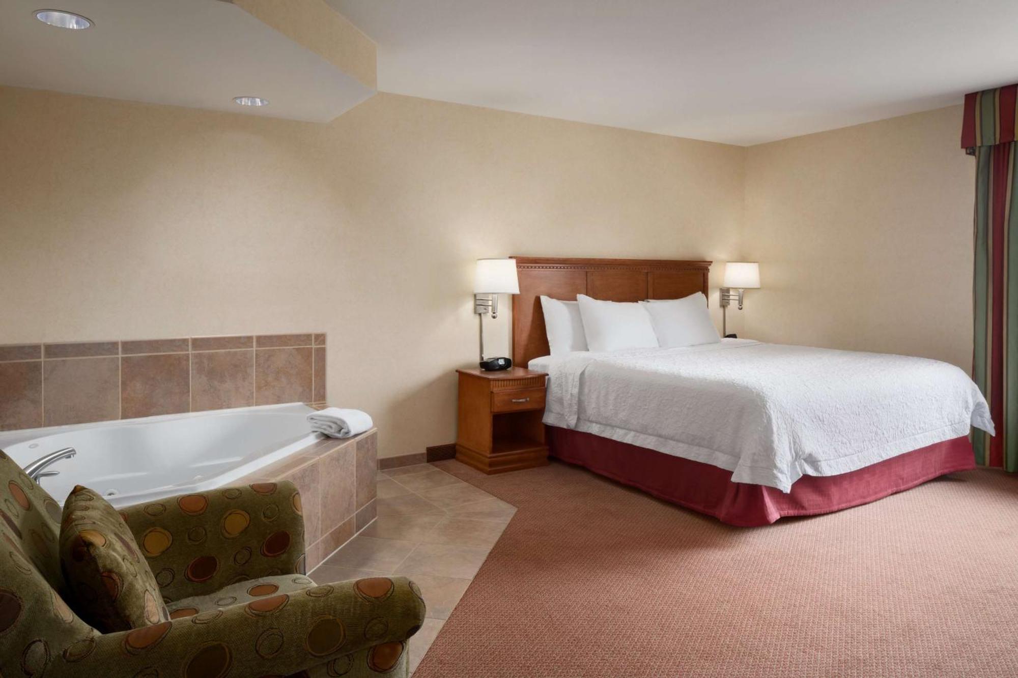 Hampton Inn Belle Vernon Eksteriør bilde